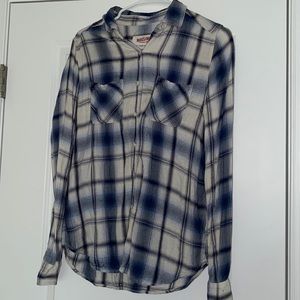 Mossimo Supply Co. corte boyfriend blue and white flannel.